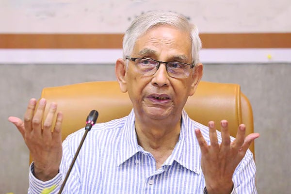 ঢালাওভাবে ব্যাংক হিসাব ফ্রিজ করা ঠিক হবে না