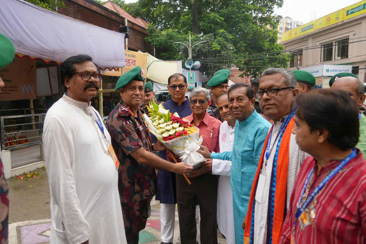 ঢাকেশ্বরী ও রমনা কালী মন্দির পরিদর্শন করলেন বিজিবি মহাপরিচালক