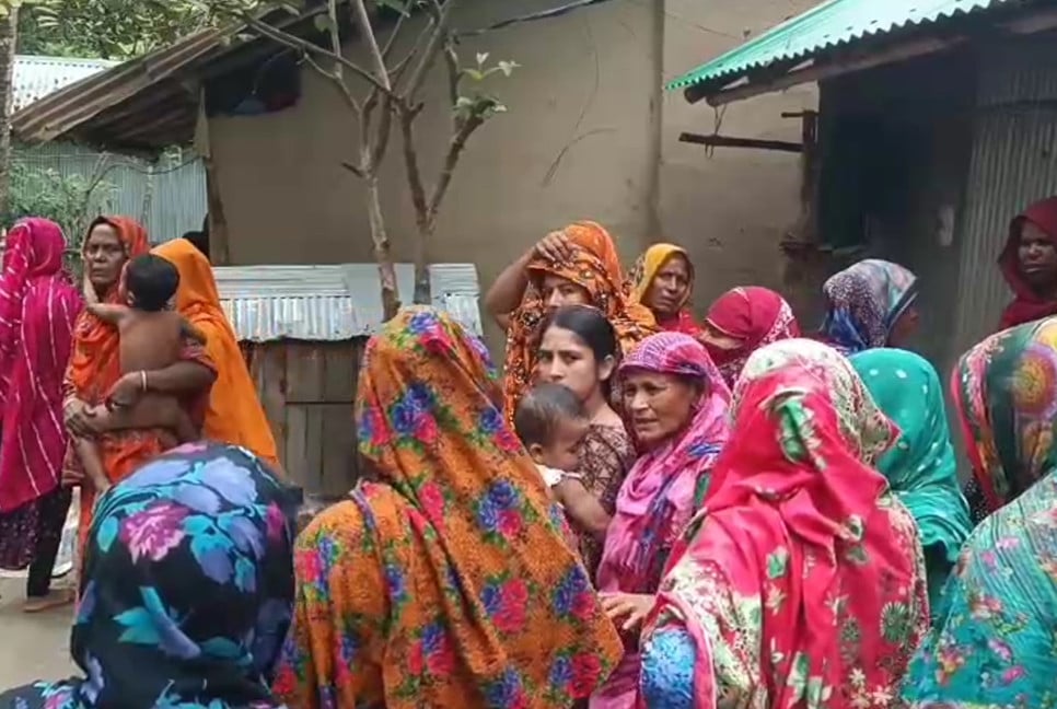সীমান্ত থেকে বাংলাদেশিকে ধরে নিয়ে গেলো বিএসএফ