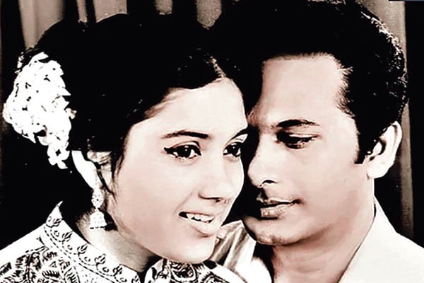 তারকার নামেই চলত ছবি