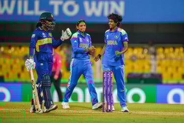 শ্রীলঙ্কাকে হারিয়ে বিশ্বকাপ অভিযান শুরু ভারতের