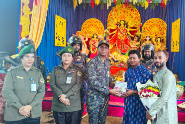 হবিগঞ্জে আনসারের উপ-মহাপরিচালক জিয়াউল হাসানের পূজামণ্ডপ পরিদর্শন