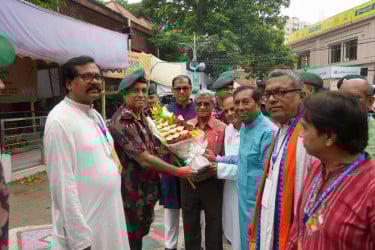 ঢাকেশ্বরী ও রমনা কালী মন্দির পরিদর্শন করলেন বিজিবি মহাপরিচালক