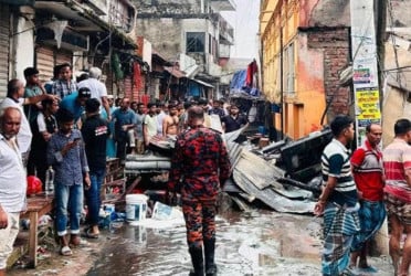 গাজীপুরে আগুনে পুড়ল পাঁচ দোকান