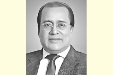 ধূর্ত হওয়ার চেয়ে বোকা থাকাই ভালো