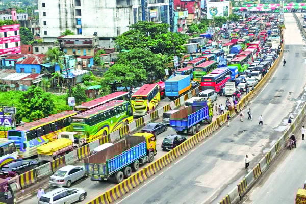 ছুটিতে ঢাকা ছাড়ছে মানুষ, মহাসড়কে ভোগান্তি