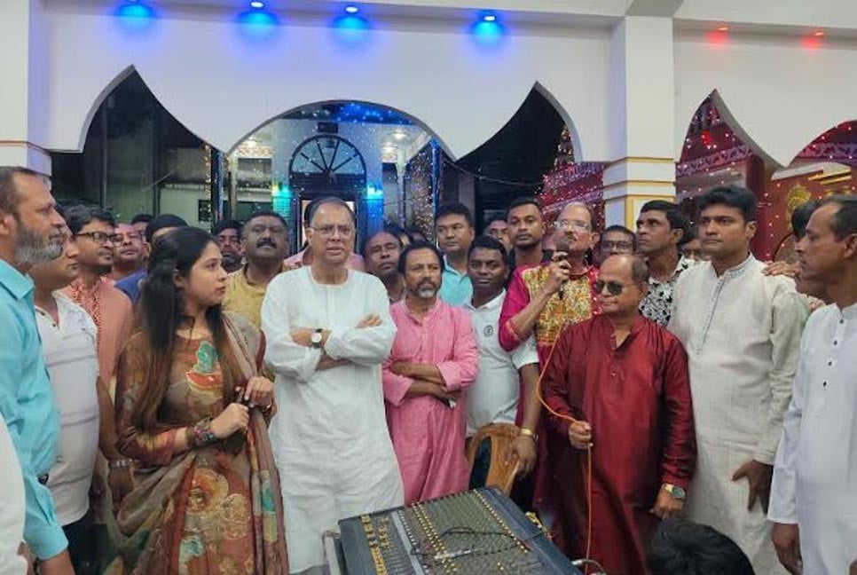 সিরাজগঞ্জে পুজামণ্ডপ পরিদর্শন করলেন বিএনপি নেতা টুকু
