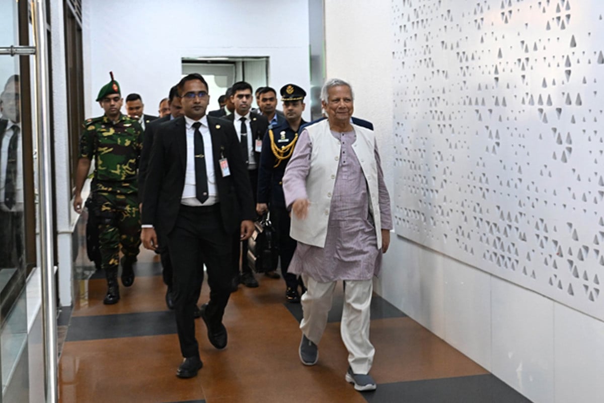 দেশে ফিরেছেন প্রধান উপদেষ্টা