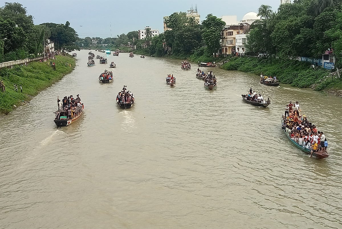 নৌকা থেকে নদীতে পড়ে কিশোর নিখোঁজ
