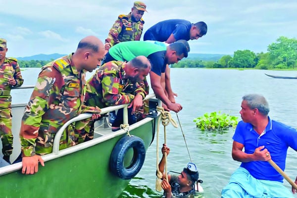 দুজনকে উদ্ধার করল সেনাবাহিনী