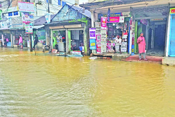 মুহুরী নদীর পানি কমলেও কাটেনি আতঙ্ক