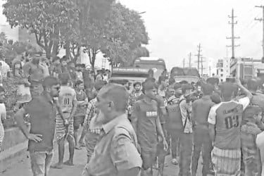 জলাবদ্ধতায় চরম দুর্ভোগ