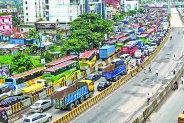 ছুটিতে ঢাকা ছাড়ছে মানুষ, মহাসড়কে ভোগান্তি