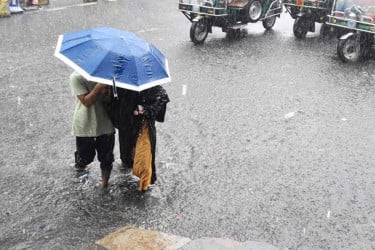 ভারি বৃষ্টির পূর্বাভাস, সাত জেলায় বন্যার শঙ্কা