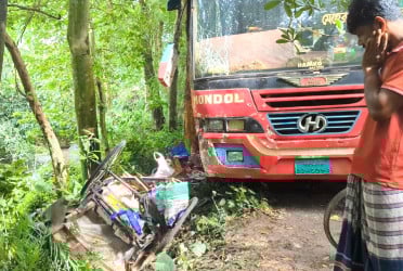 ঝিনাইদহে বাসচাপায় শিশুসহ নিহত ২
