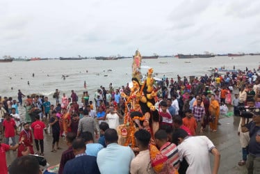 ভক্তের চোখের জলে দেবী দূর্গার বিদায়