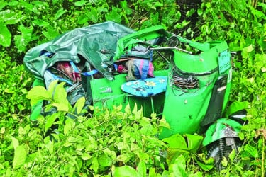 ট্রেনের ধাক্কায় ছিটকে গেল সিএনজি, মা-মেয়ের মৃত্যু