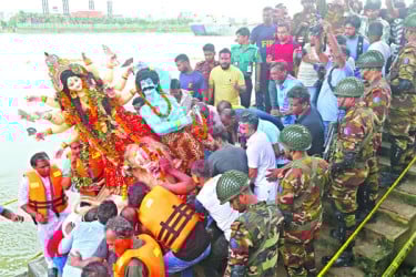 শুভ আগামীর প্রত্যয়ে বিসর্জন