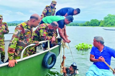 দুজনকে উদ্ধার করল সেনাবাহিনী