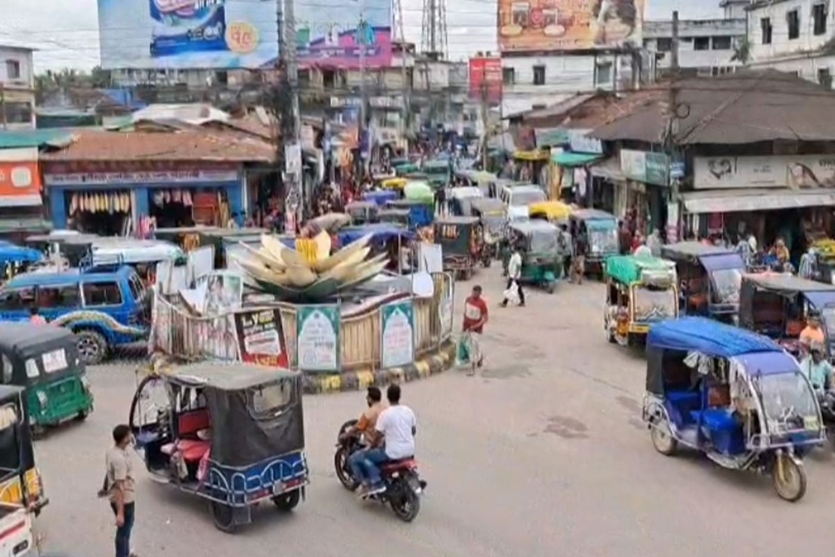স্বাভাবিক জনজীবনে ফিরছে খাগড়াছড়ি