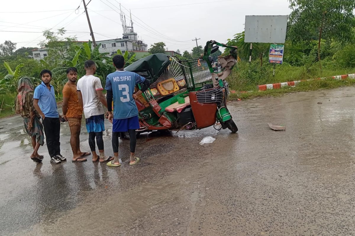 কালীগঞ্জে ট্রাকচাপায় সিএনজির দুই যাত্রী নিহত, আহত তিন