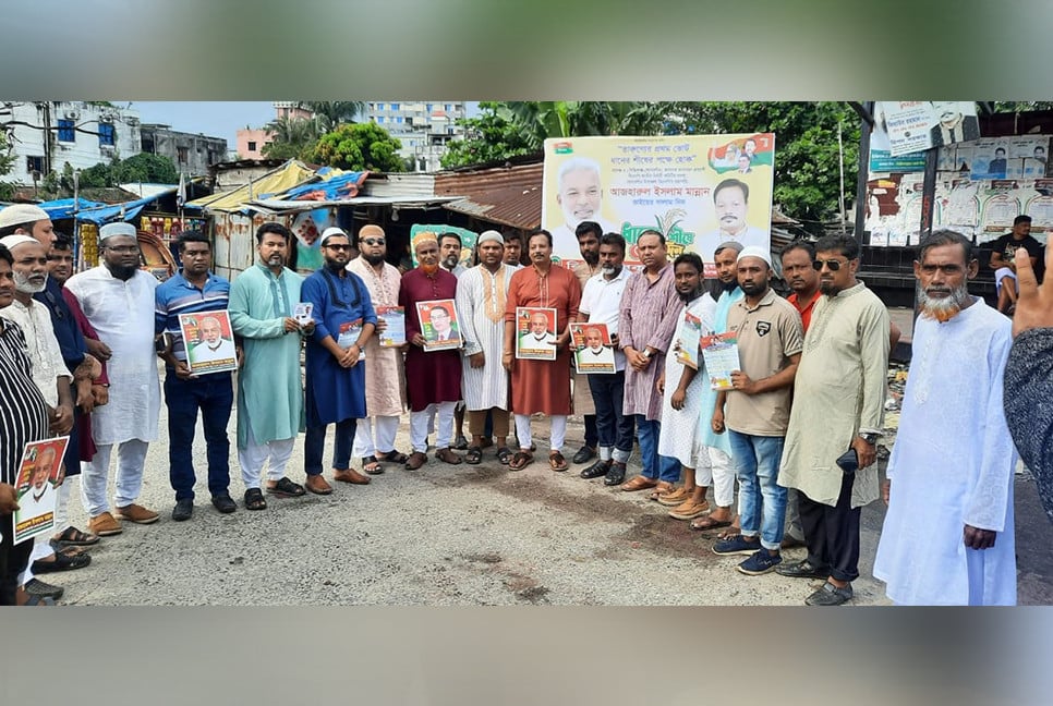 সিদ্ধিরগঞ্জে বিএনপির ৩১ দফার লিফলেট বিতরণ