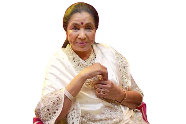 আদালতের দ্বারস্থ কেন আশা ভোঁসলে
