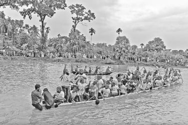 ঐতিহ্যবাহী নৌকাবাইচ