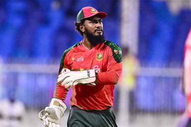 ৯ রানে ৬ উইকেট হারানো নিয়ে জাকের বললেন, ‘এমন হতেই পারে’