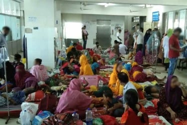 হাসপাতালের মেঝেতে ৪৪ লাখ রোগী