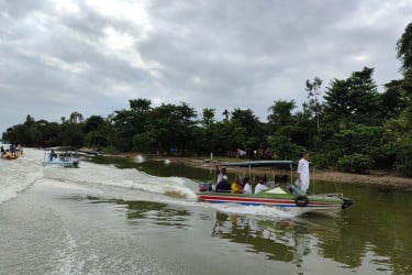 সুনামগঞ্জে ৩১ দফা প্রচারে নৌযাত্রা