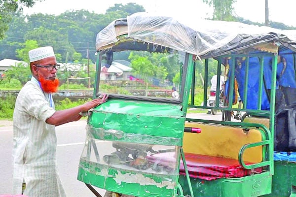 জনসেবায় রিকশাচালকের অনন্য দৃষ্টান্ত