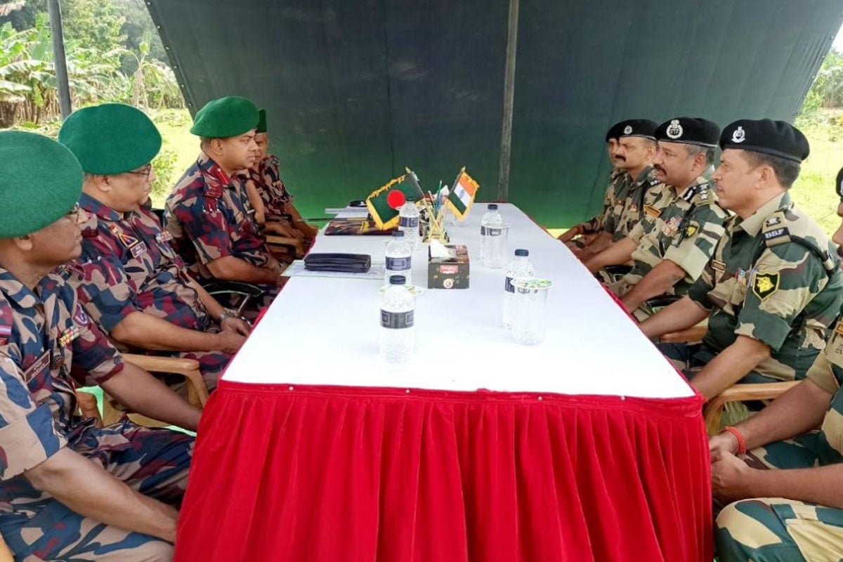 ­­ সীমান্তে বিজিবি-বিএসএফ পতাকা বৈঠক অনুষ্ঠিত