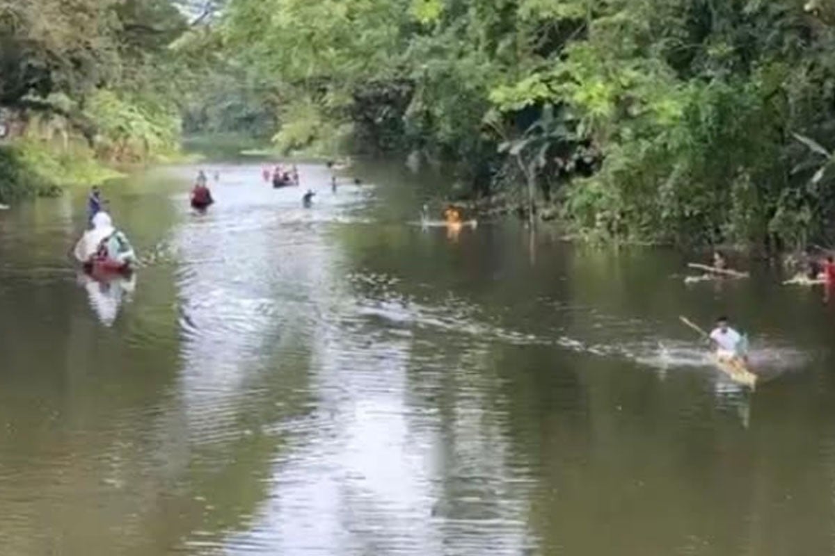 আড়িয়াল খাঁ নদে উৎসবমুখর ভেলা বাইচ প্রতিযোগিতা অনুষ্ঠিত
