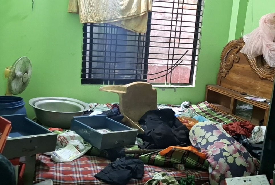 মাদারীপুরে ফ্ল্যাটে ঢুকে নগদ টাকা-স্বর্ণালঙ্কার চুরি