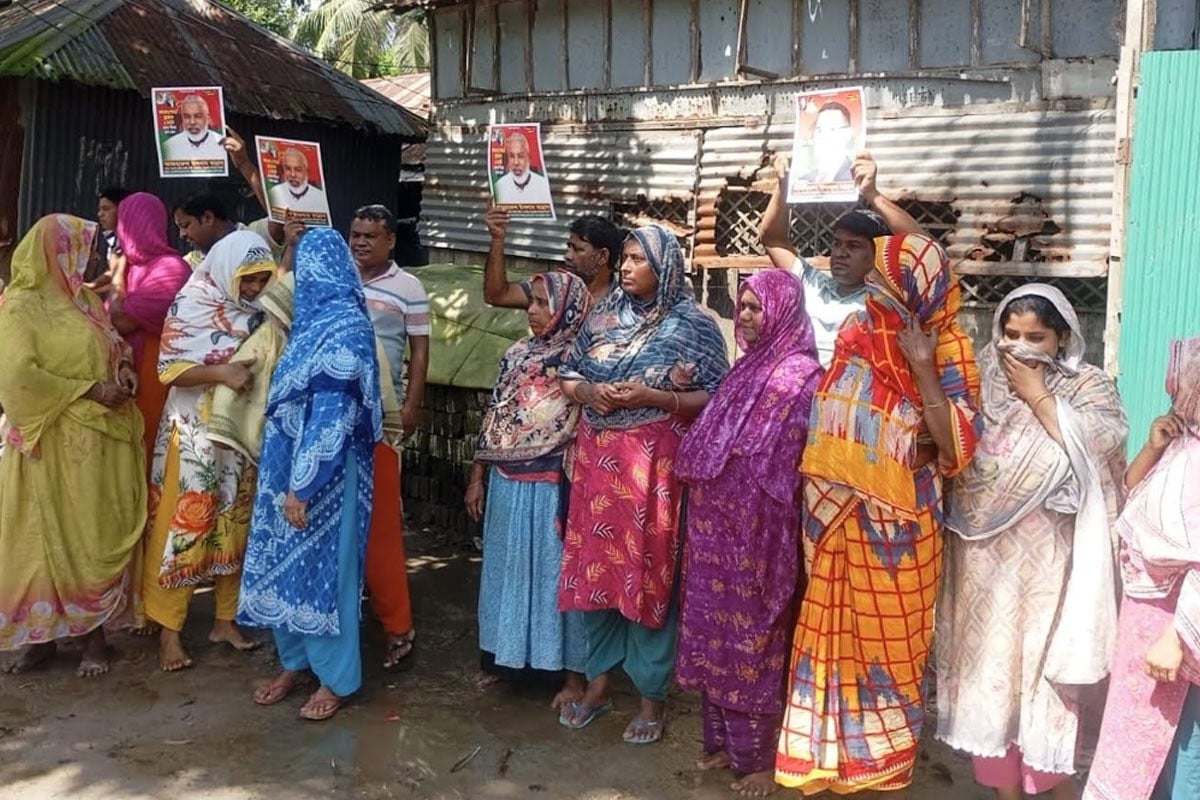 সোনারগাঁয়ে বিএনপির ৩১ দফার লিফলেট বিতরণ