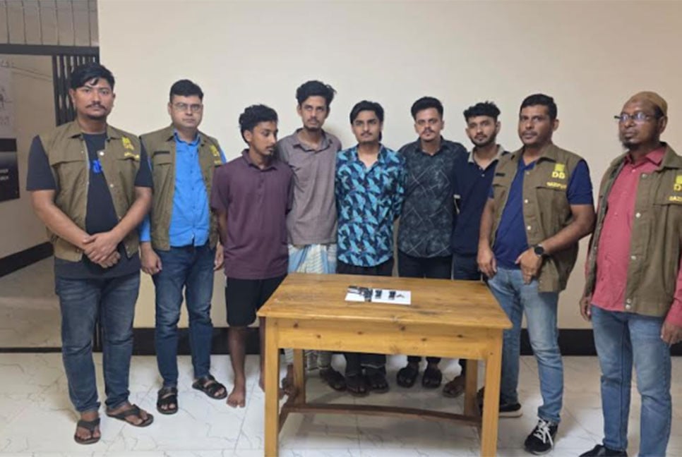 গাজীপুরে অস্ত্রসহ গ্রেফতার ৫