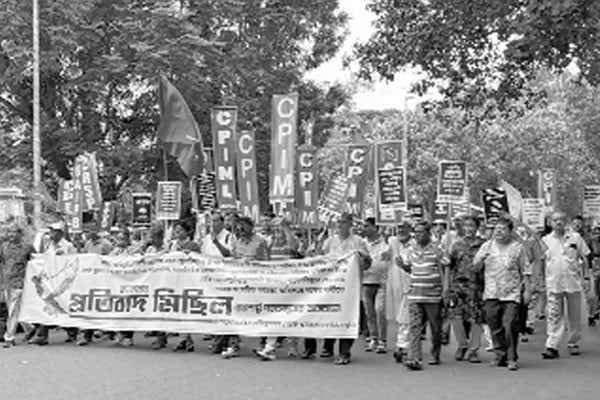 গাজায় হামলার প্রতিবাদে গর্জে উঠল কলকাতা