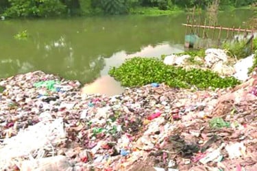 রাজশাহীর ১৩ পৌরসভার বর্জ্য ফেলা হচ্ছে নদী-পুকুরে