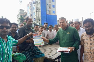 ফুলপুরে বিএনপির ৩১ দফার লিফলেট বিতরণ ও গণসংযোগ