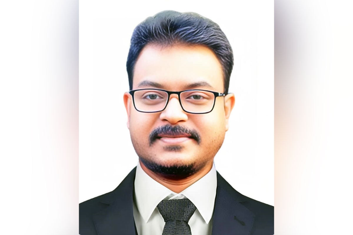 শিক্ষক: দারিদ্র্যের নয়, মর্যাদার প্রতীক