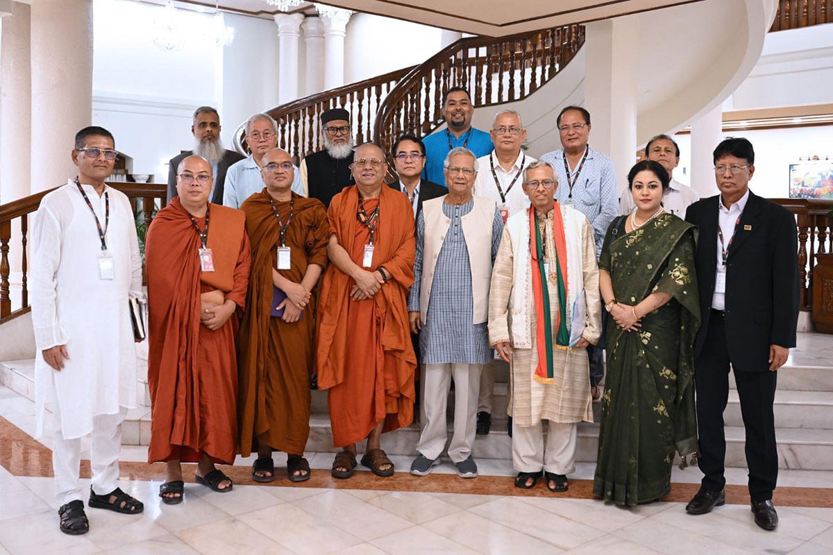 প্রবারণা পূর্ণিমা উপলক্ষে প্রধান উপদেষ্টার সঙ্গে বৌদ্ধ ধর্মীয় নেতৃবৃন্দের শুভেচ্ছা বিনিময়