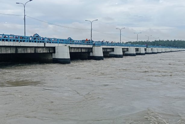 বিপৎসীমার ওপরে প্রবাহিত তিস্তার পানি, নিম্নাঞ্চল প্লাবিত