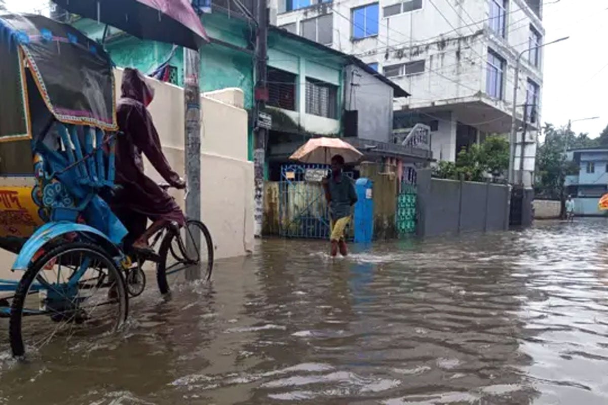 অতিবৃষ্টিতে উত্তরের ৪ জেলায় বন্যার আশঙ্কা