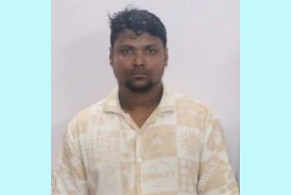 প্রকাশ্যে পিস্তল ঠেকিয়ে হুমকি, আটক করে পুলিশে দিল জনতা