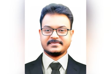 শিক্ষক: দারিদ্র্যের নয়, মর্যাদার প্রতীক