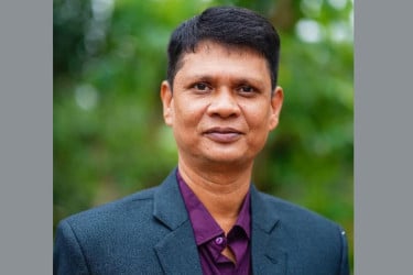 নাটোরে আইনজীবীর ঝুলন্ত মরদেহ উদ্ধার