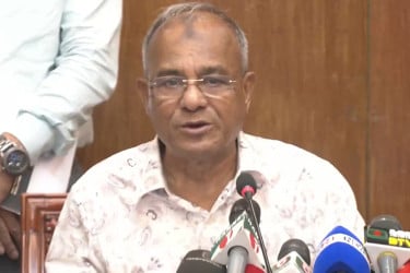 পাশের দেশ থেকে বিশৃঙ্খলা সৃষ্টির চেষ্টা করা হচ্ছে : স্বরাষ্ট্র উপদেষ্টা