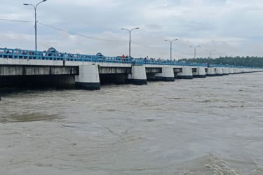 বিপৎসীমার কাছাকাছি তিস্তার পানি, নিম্নাঞ্চল প্লাবিত