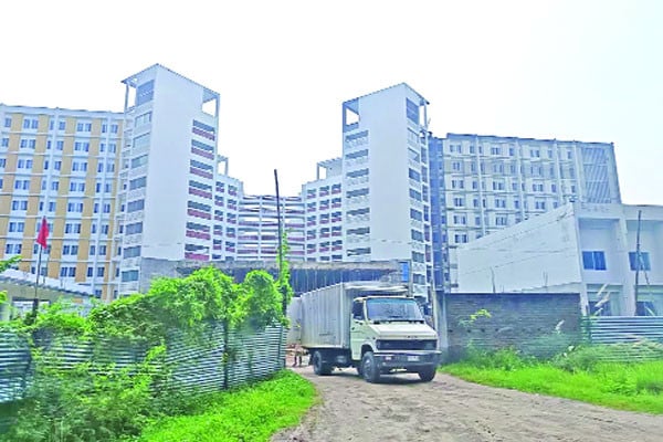 নতুন হলে ওঠার স্বপ্ন আট বছর ধরে আটকা
